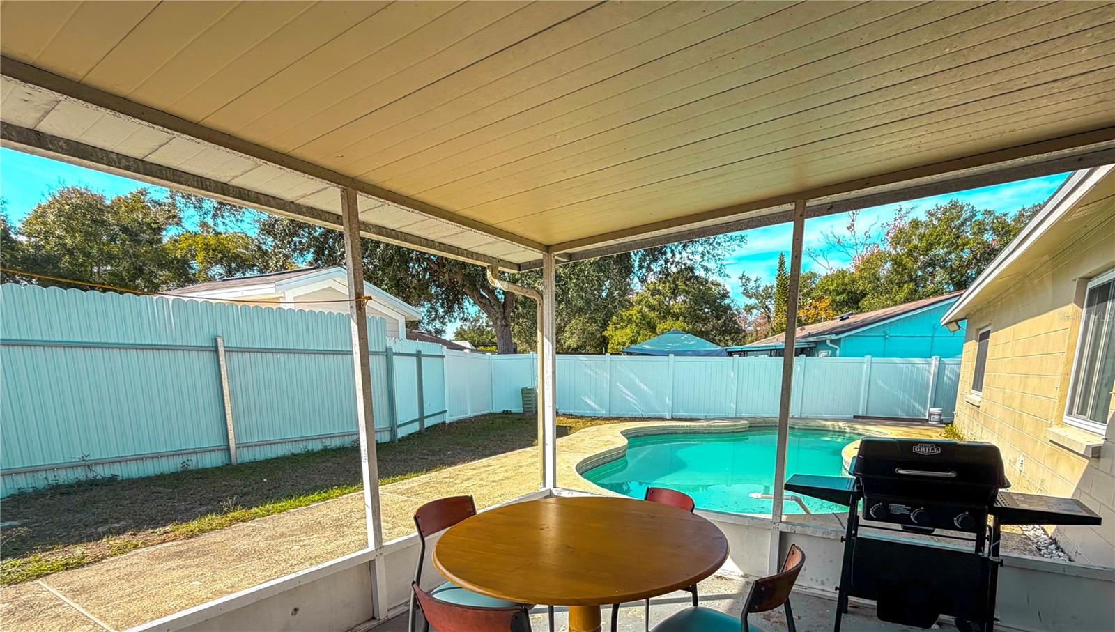 Image 4 of 30 For 6224 Palmview Court