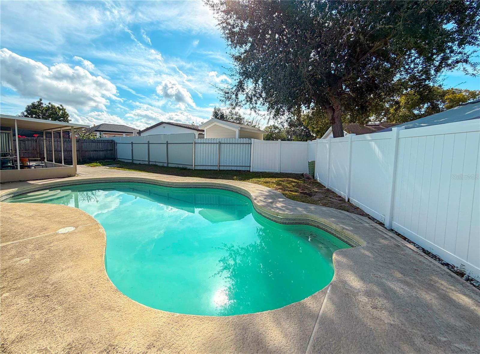 Image 6 of 30 For 6224 Palmview Court