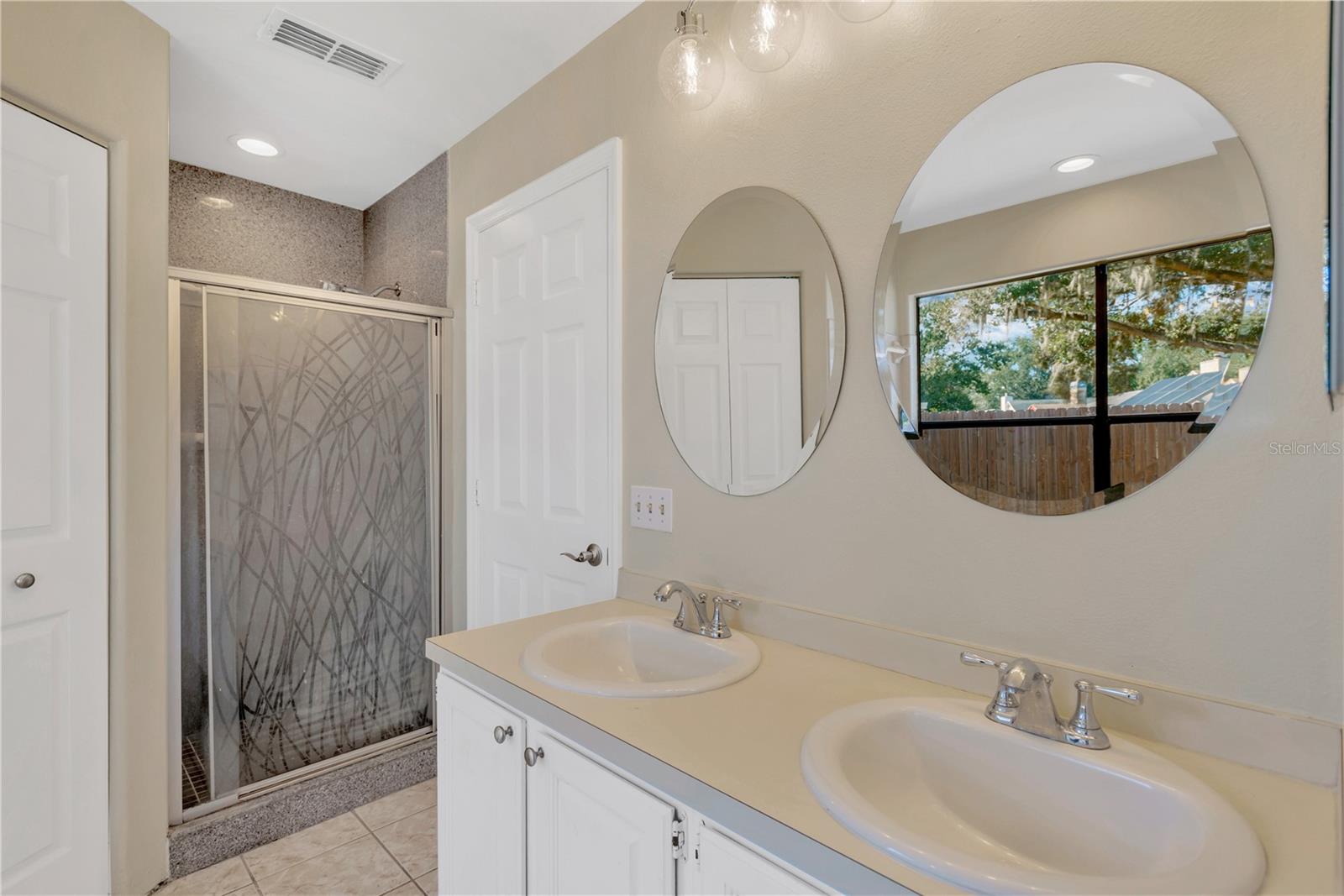 Image 19 of 53 For 526 Emberwood Drive