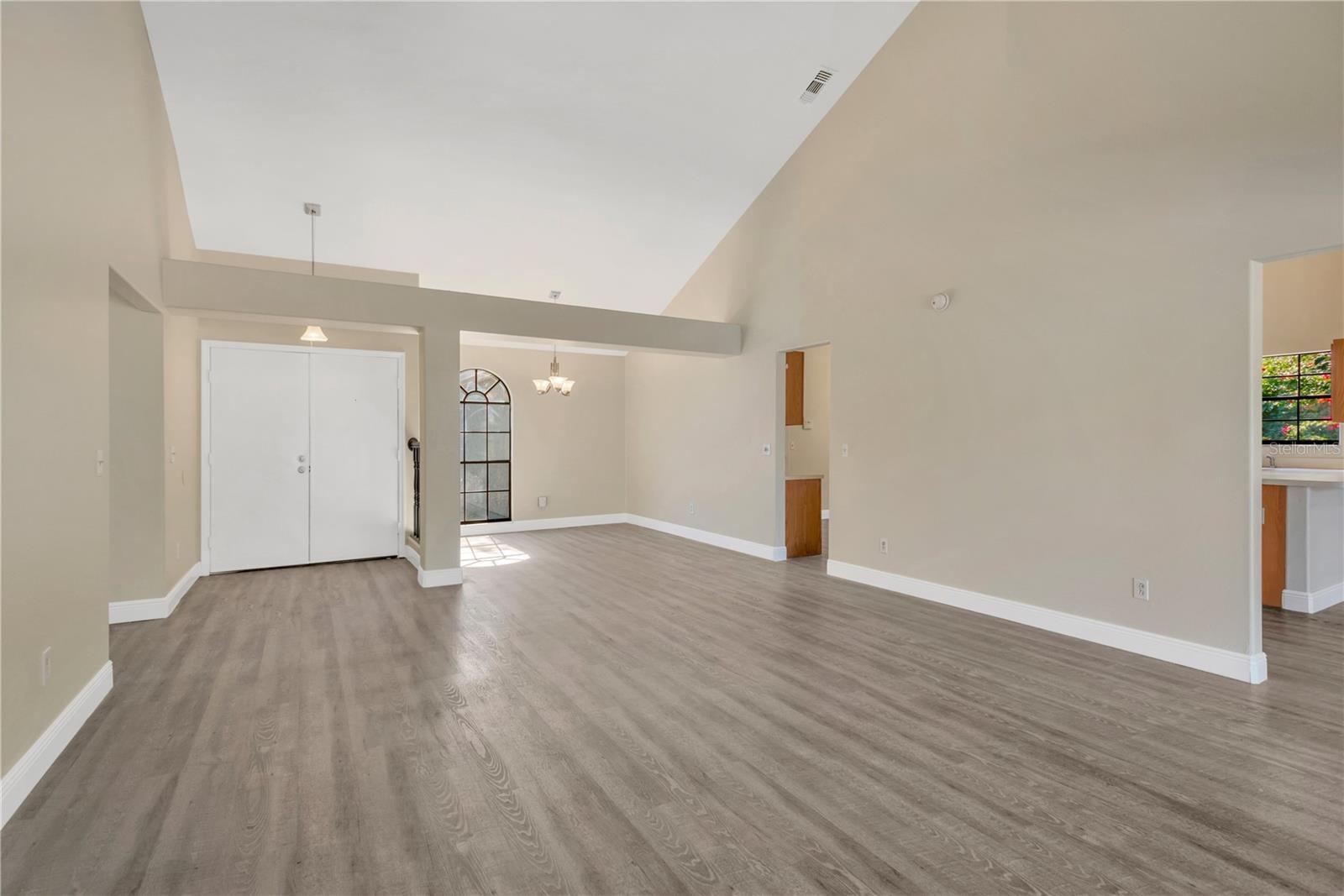 Image 5 of 53 For 526 Emberwood Drive