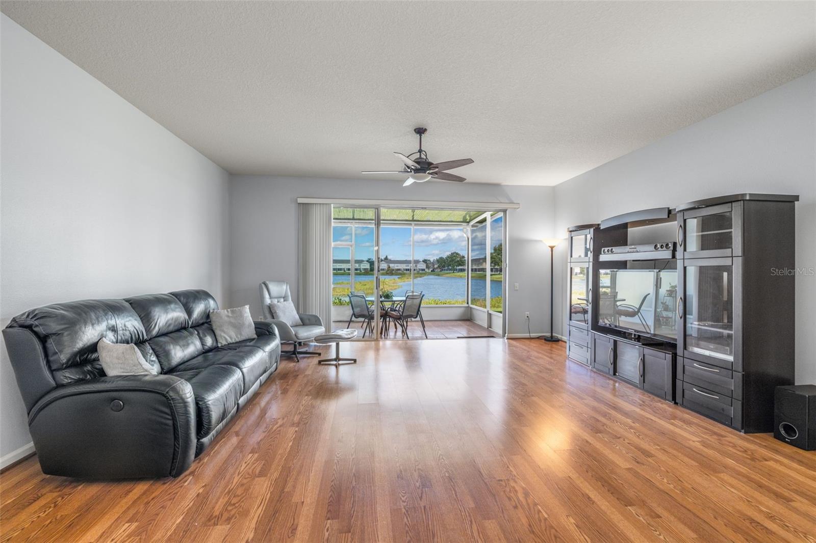 Image 7 of 40 For 4921 Pond Ridge Drive