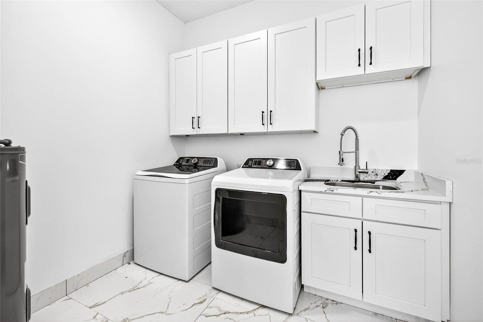 Image 18 of 54 For 216 Glen Arven Avenue