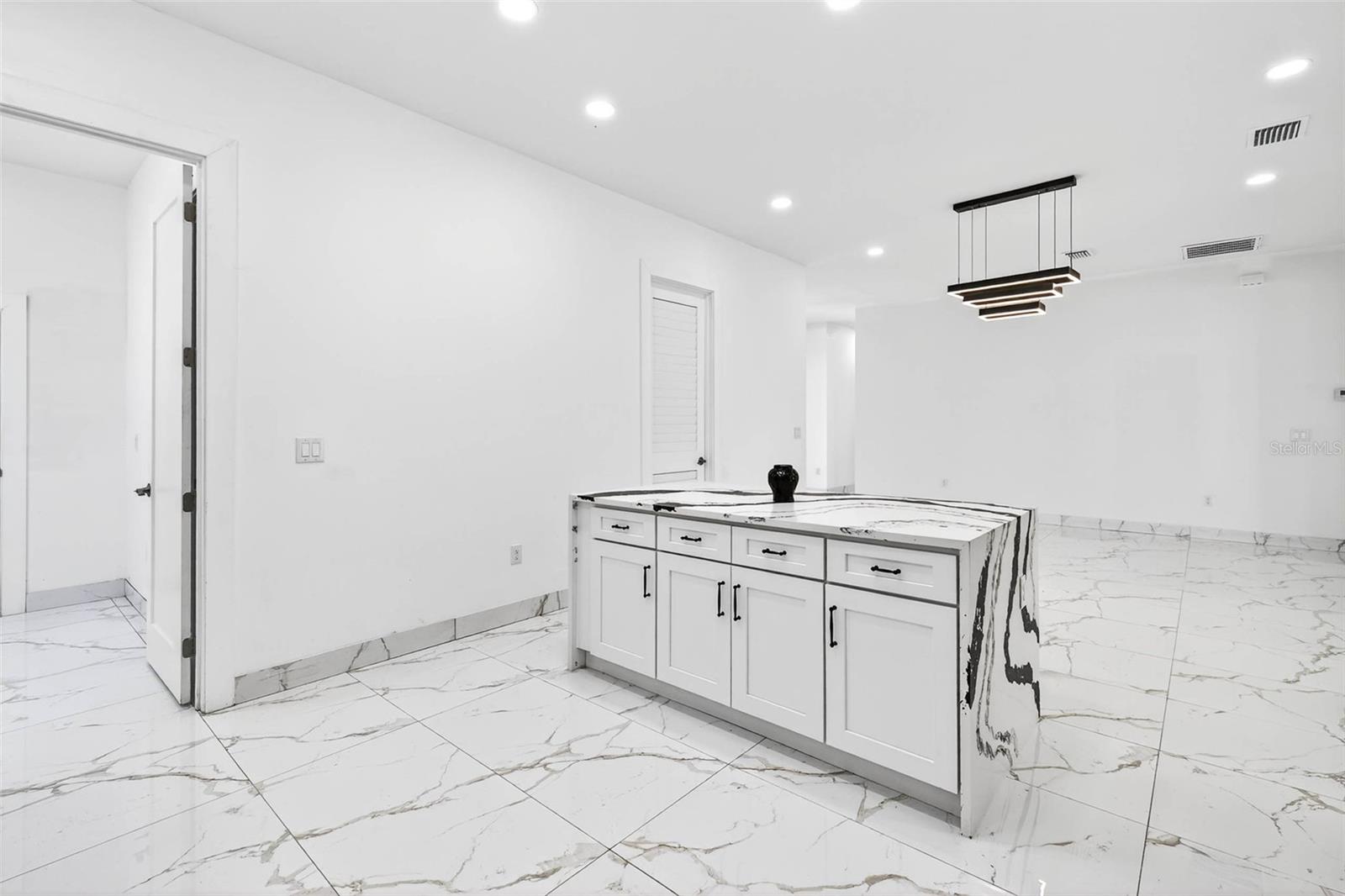 Image 31 of 54 For 216 Glen Arven Avenue