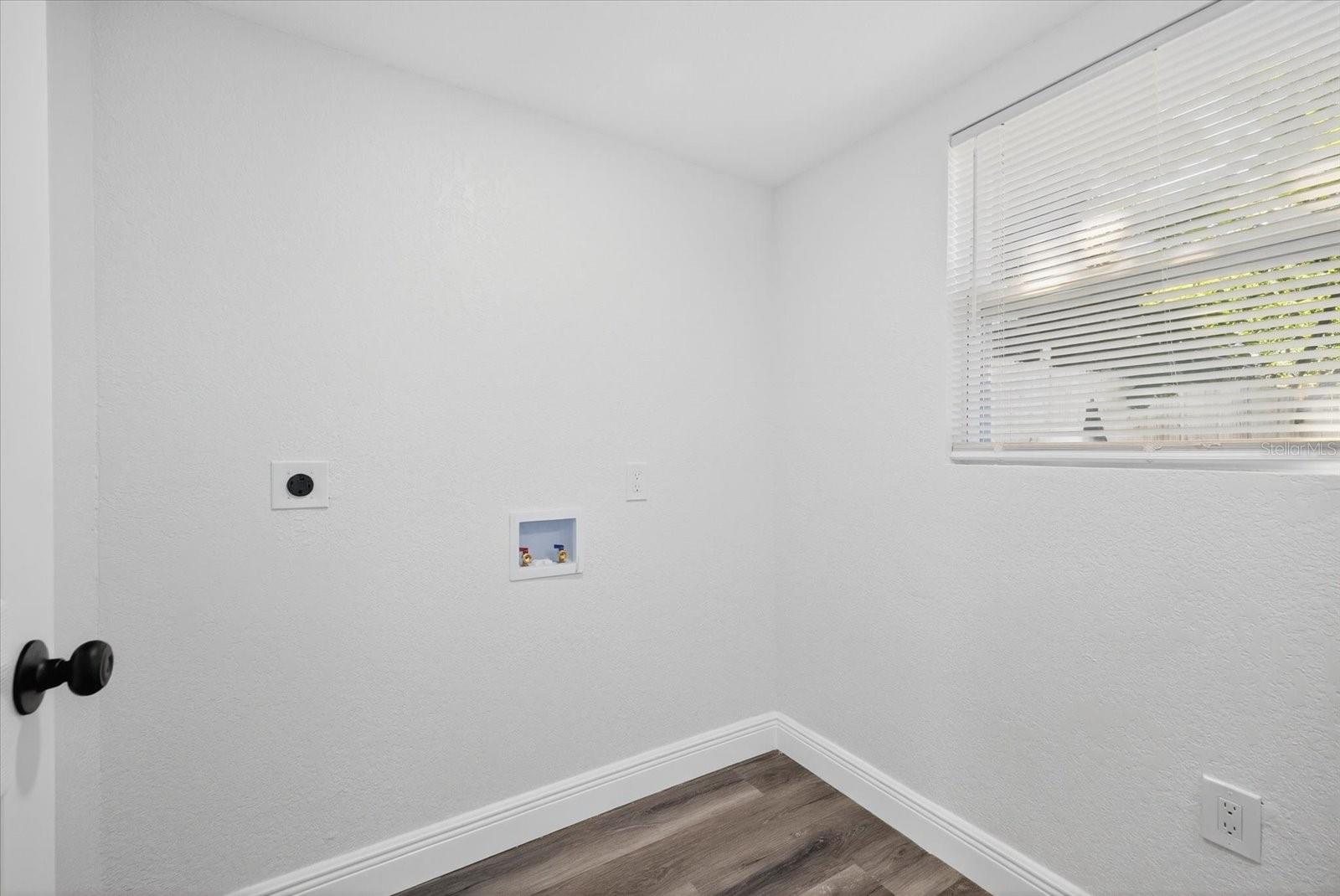 Image 18 of 34 For 1513 Sligh Avenue