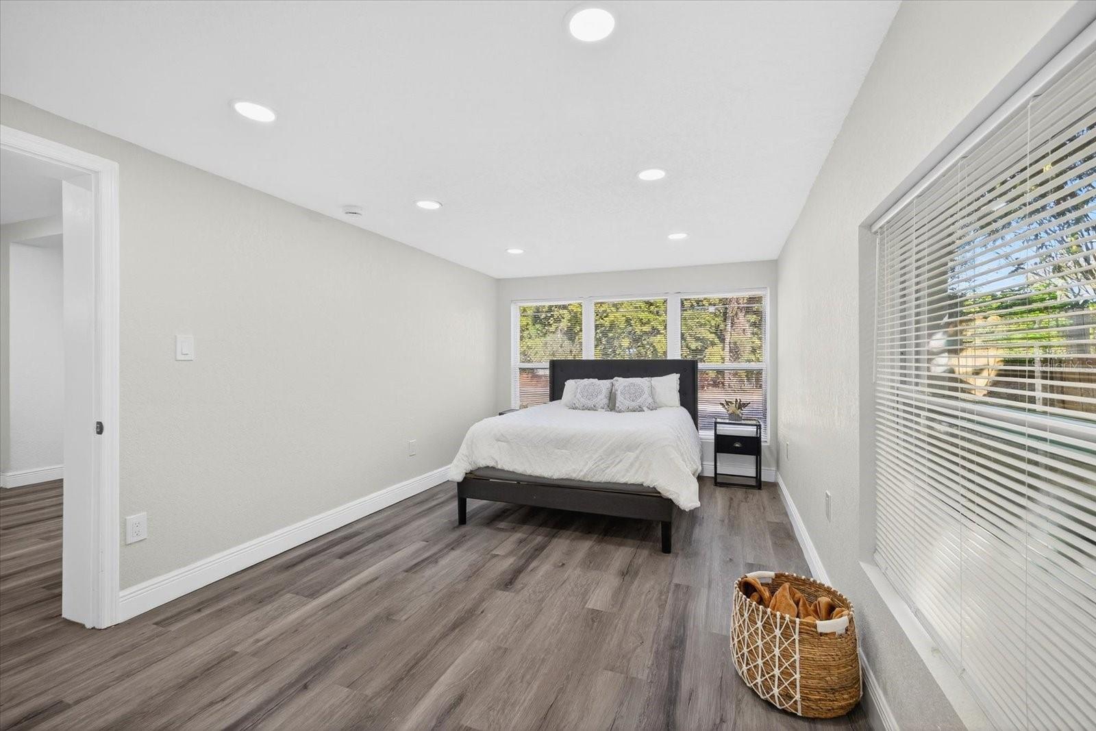 Image 21 of 34 For 1513 Sligh Avenue