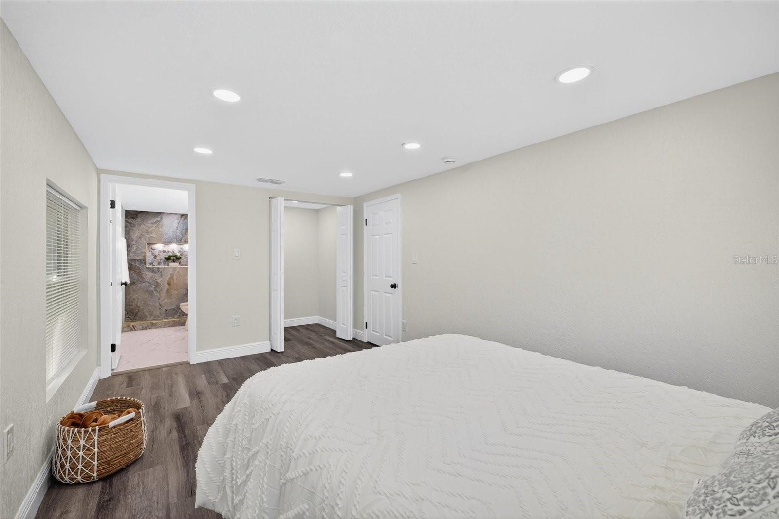 Image 22 of 34 For 1513 Sligh Avenue