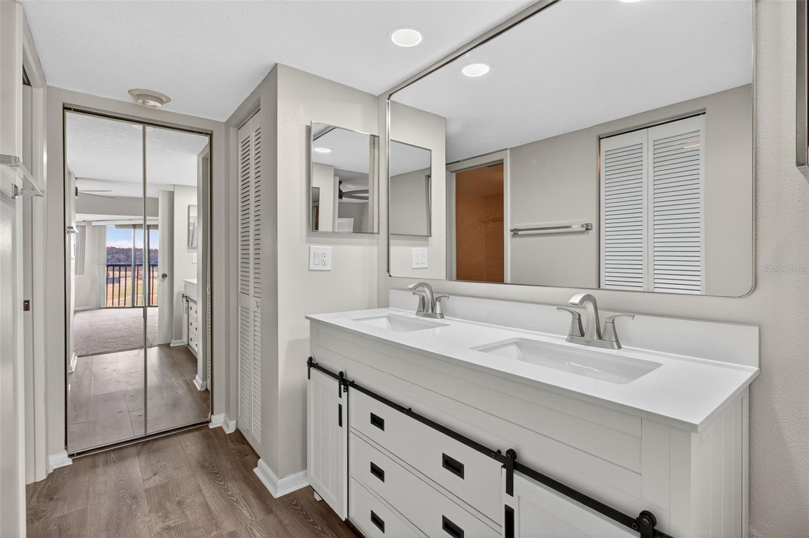 Image 19 of 37 For 1933 Golfview Drive 1933