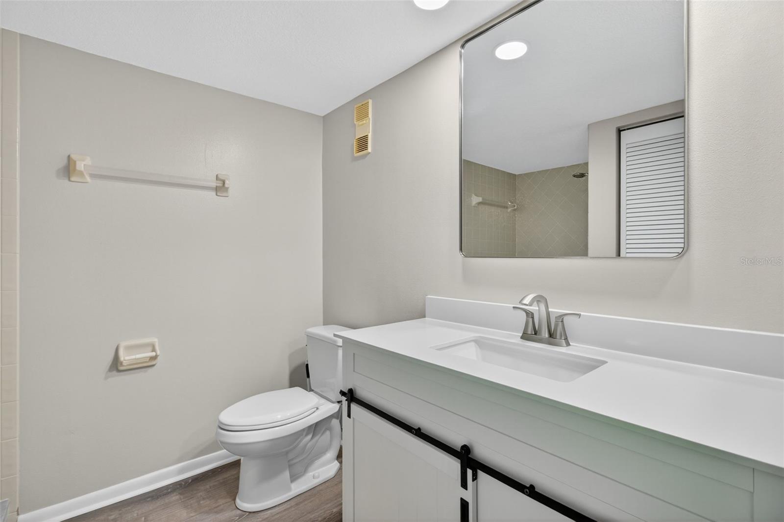 Image 24 of 37 For 1933 Golfview Drive 1933