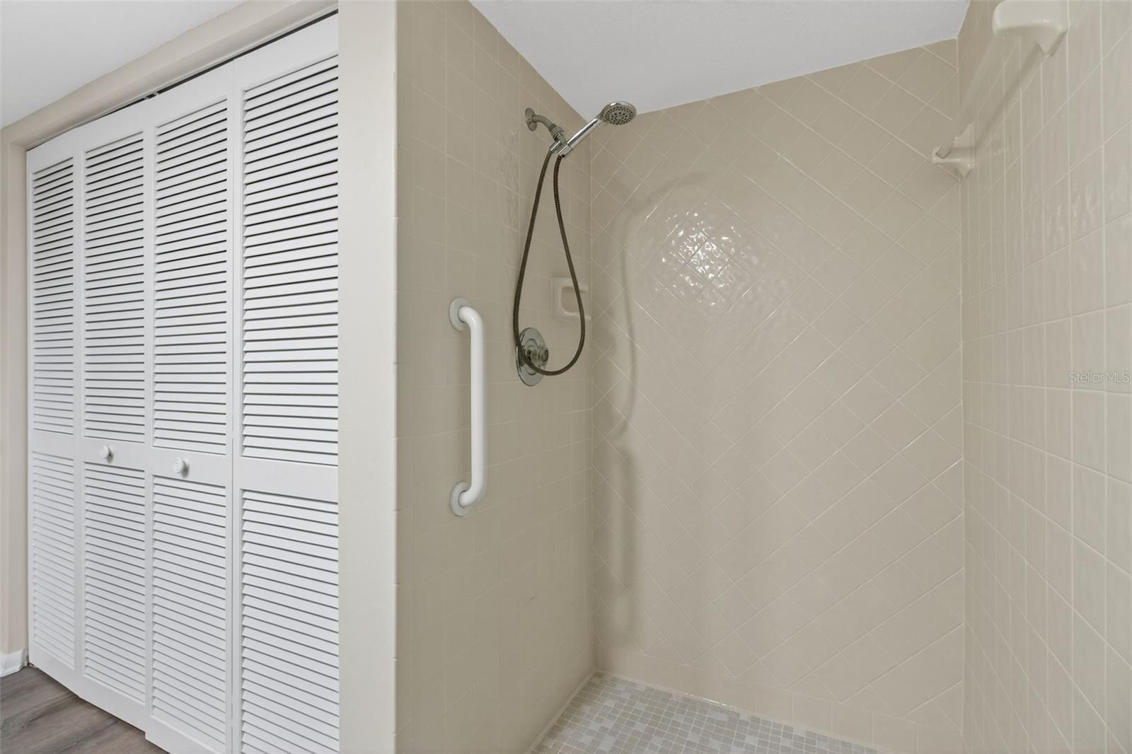 Image 25 of 37 For 1933 Golfview Drive 1933