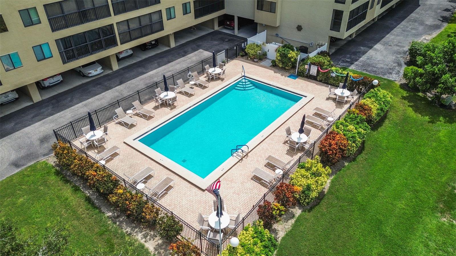 Image 28 of 37 For 1933 Golfview Drive 1933