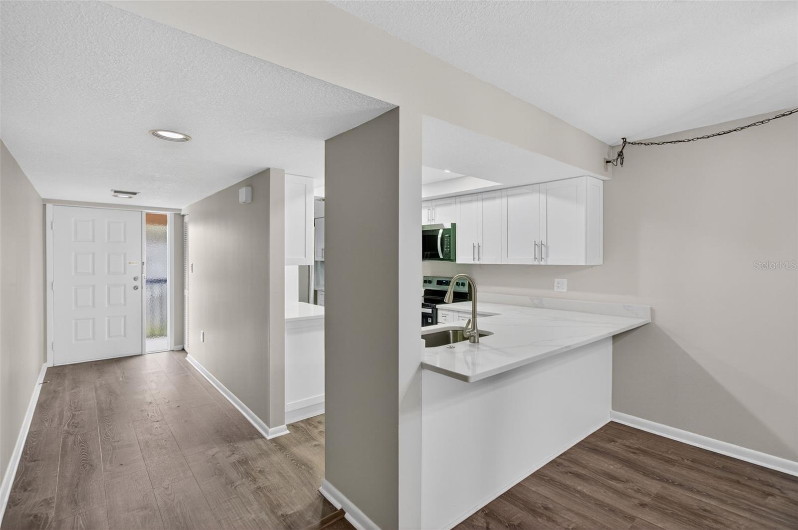 Image 4 of 37 For 1933 Golfview Drive 1933