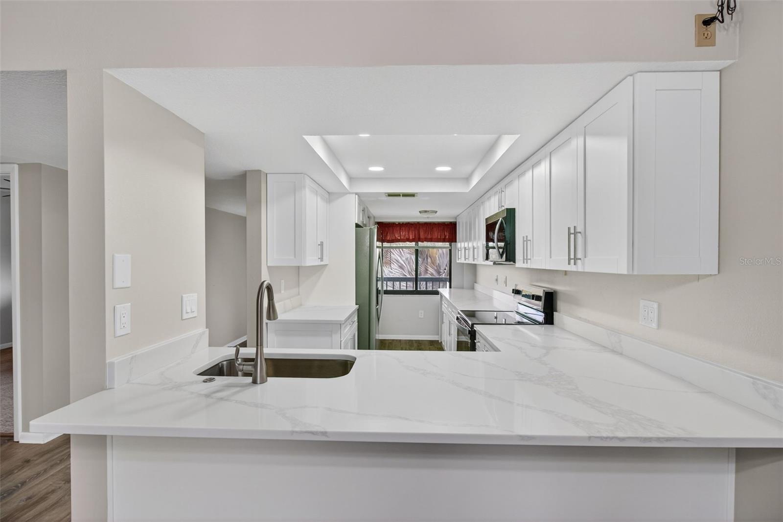 Image 5 of 37 For 1933 Golfview Drive 1933