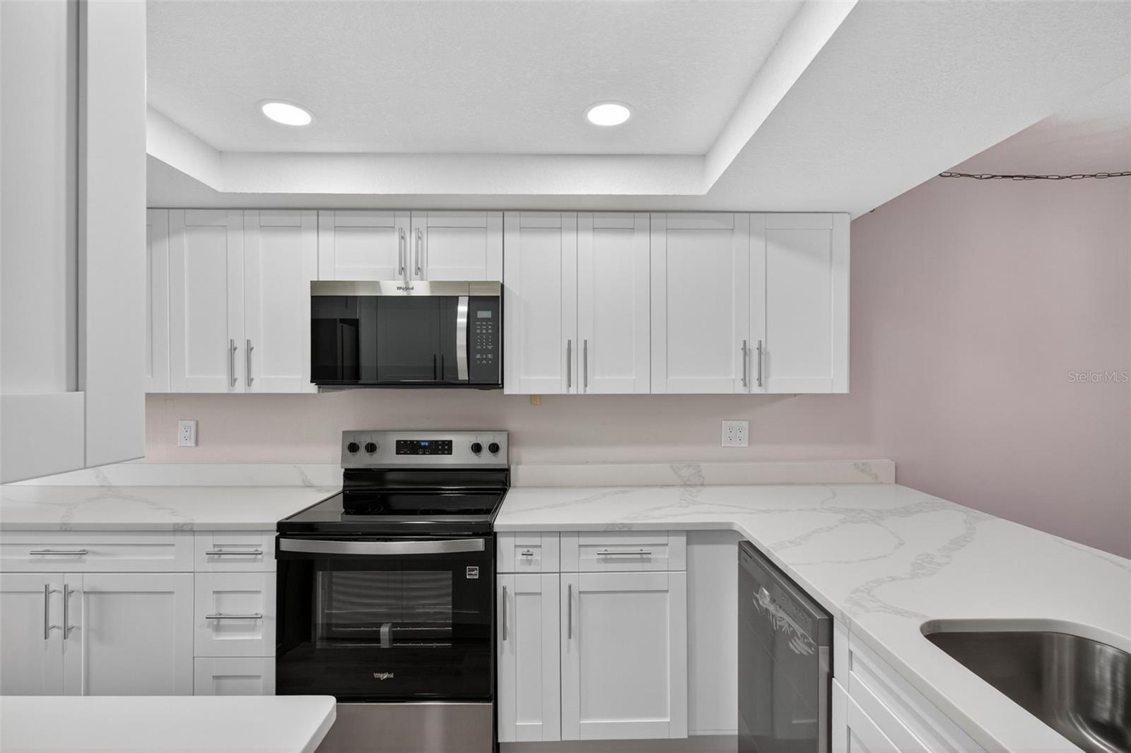 Image 6 of 37 For 1933 Golfview Drive 1933