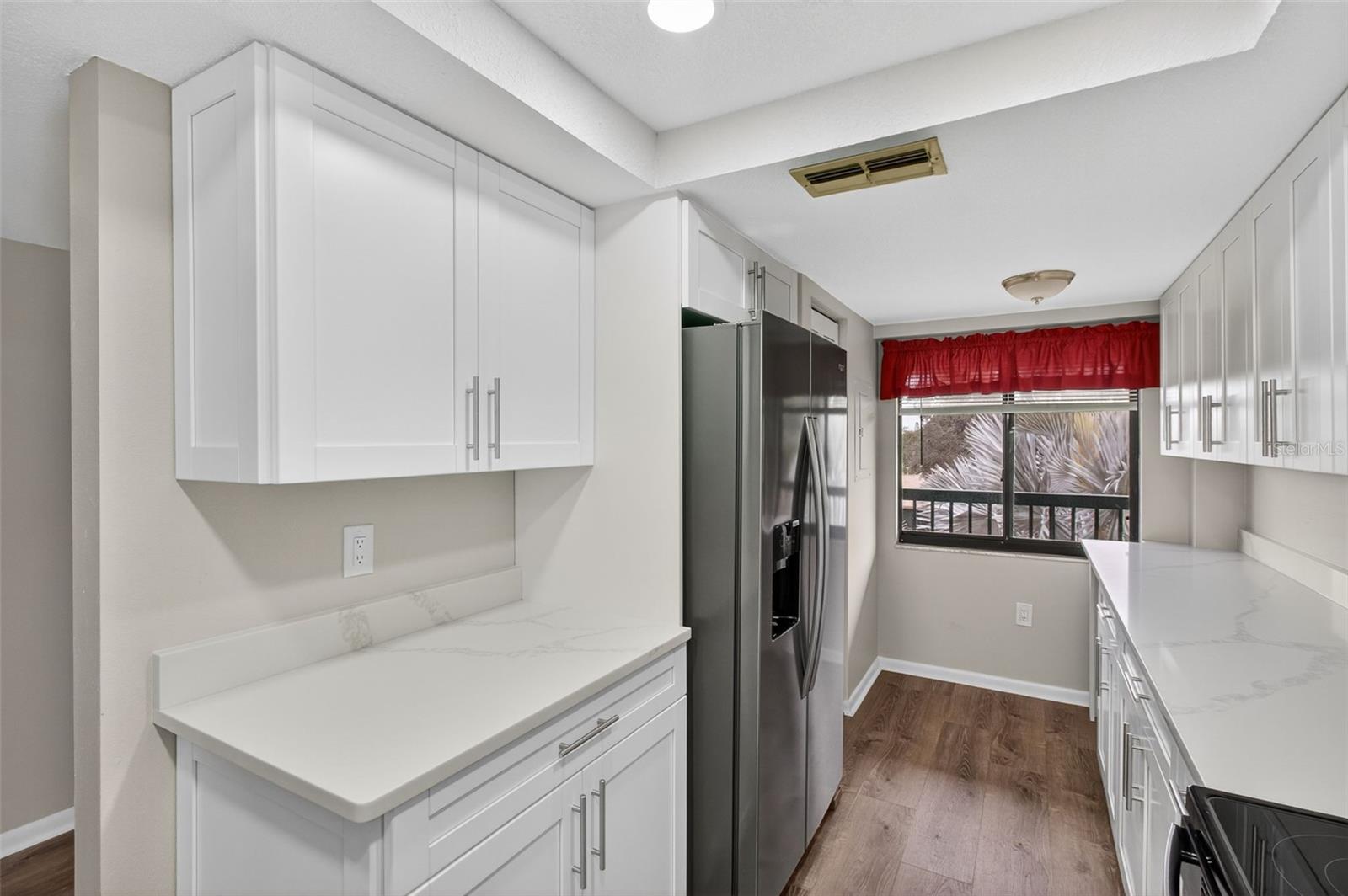 Image 9 of 37 For 1933 Golfview Drive 1933