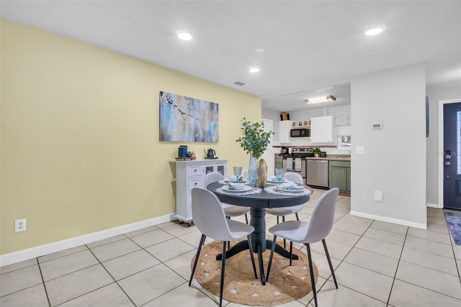 Image 11 of 40 For 2056 Red Cedar Lane E