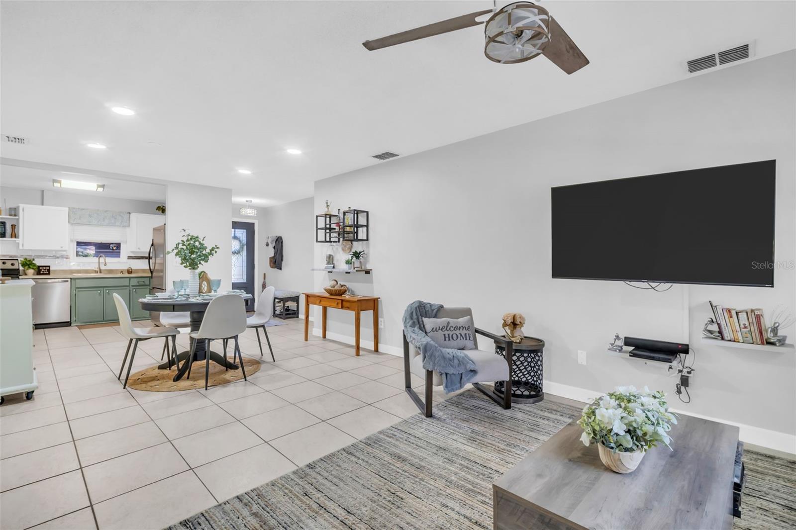 Image 12 of 40 For 2056 Red Cedar Lane E