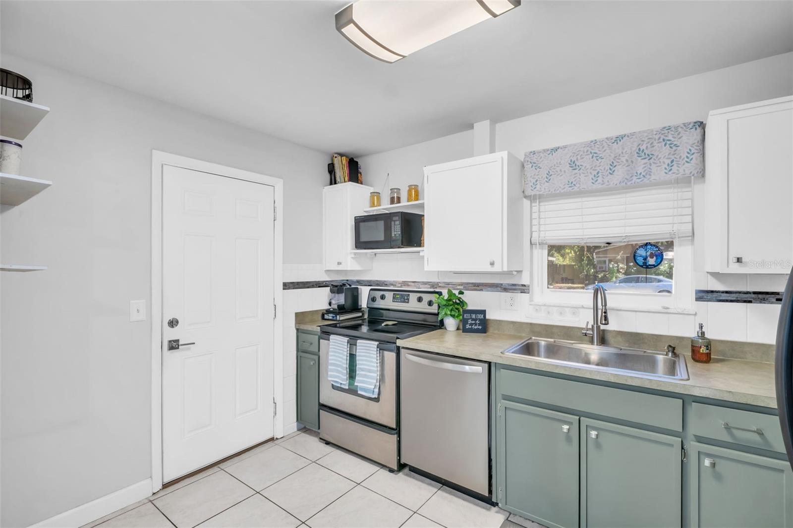 Image 14 of 40 For 2056 Red Cedar Lane E