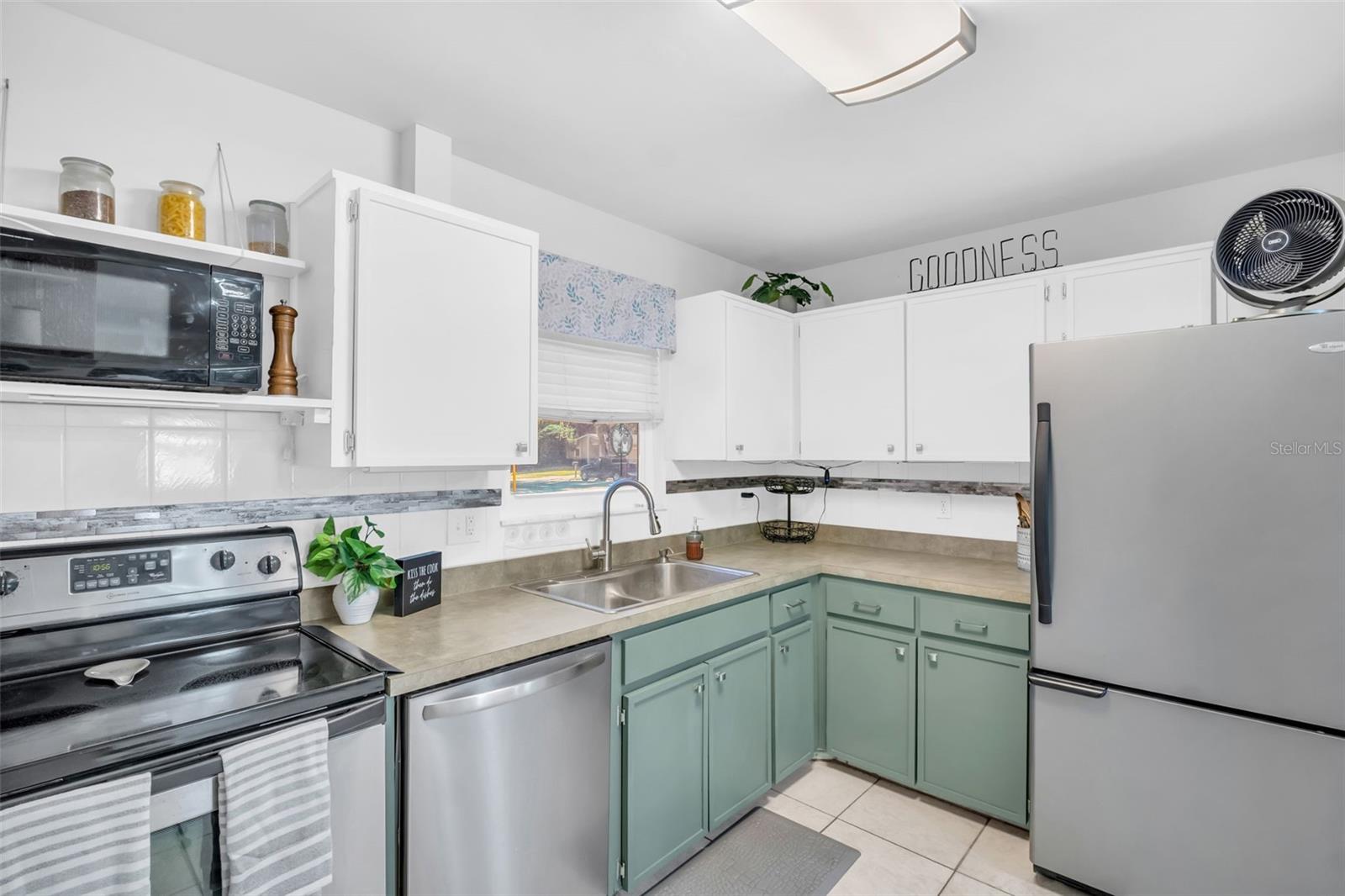 Image 15 of 40 For 2056 Red Cedar Lane E