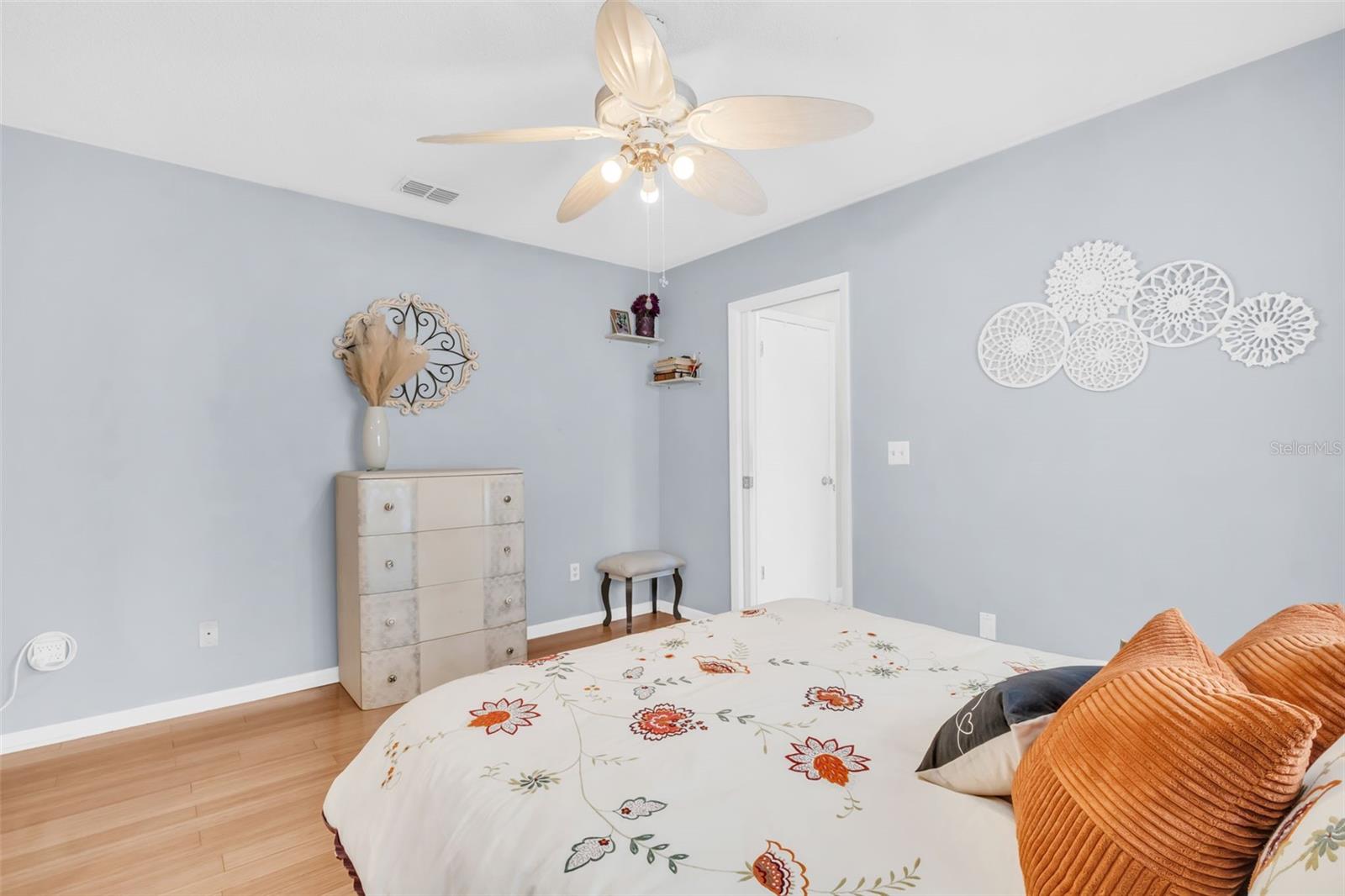 Image 16 of 40 For 2056 Red Cedar Lane E