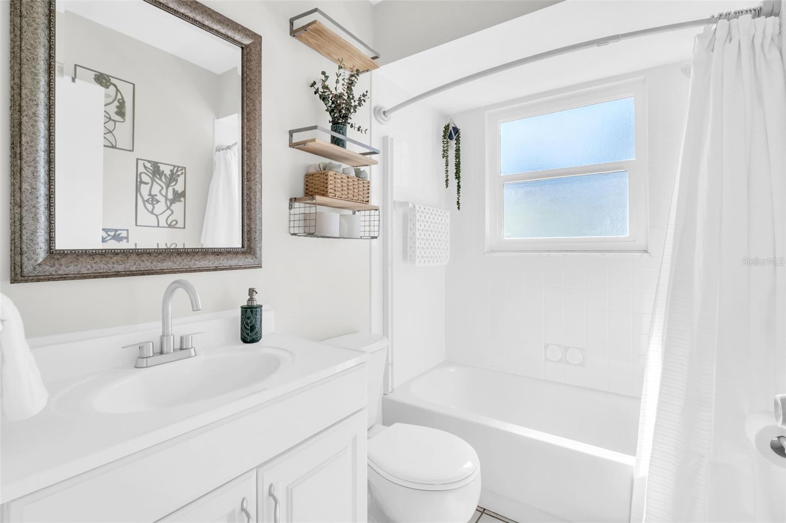 Image 23 of 40 For 2056 Red Cedar Lane E