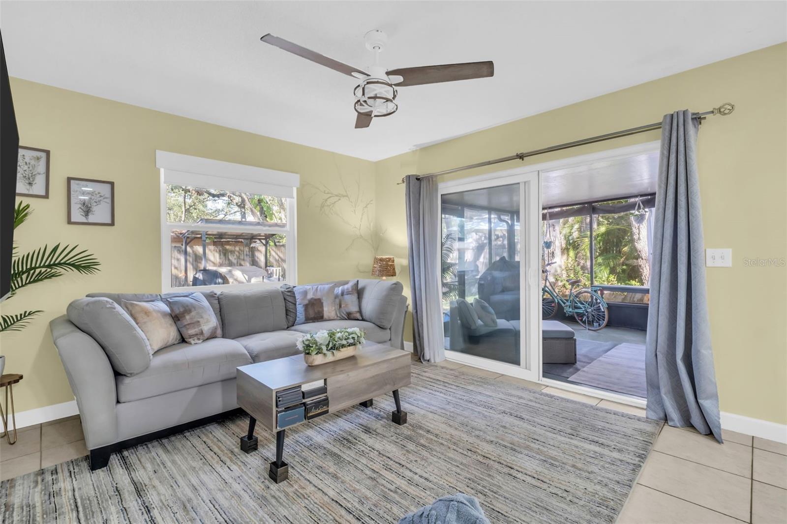 Image 4 of 40 For 2056 Red Cedar Lane E