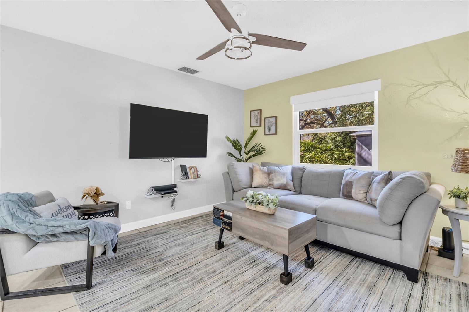 Image 6 of 40 For 2056 Red Cedar Lane E