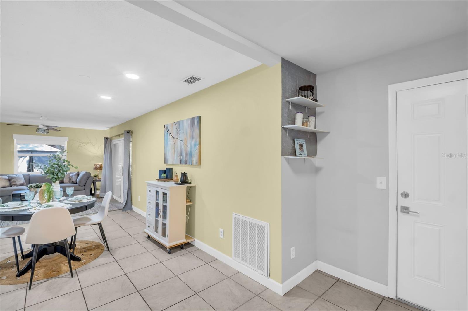 Image 8 of 40 For 2056 Red Cedar Lane E