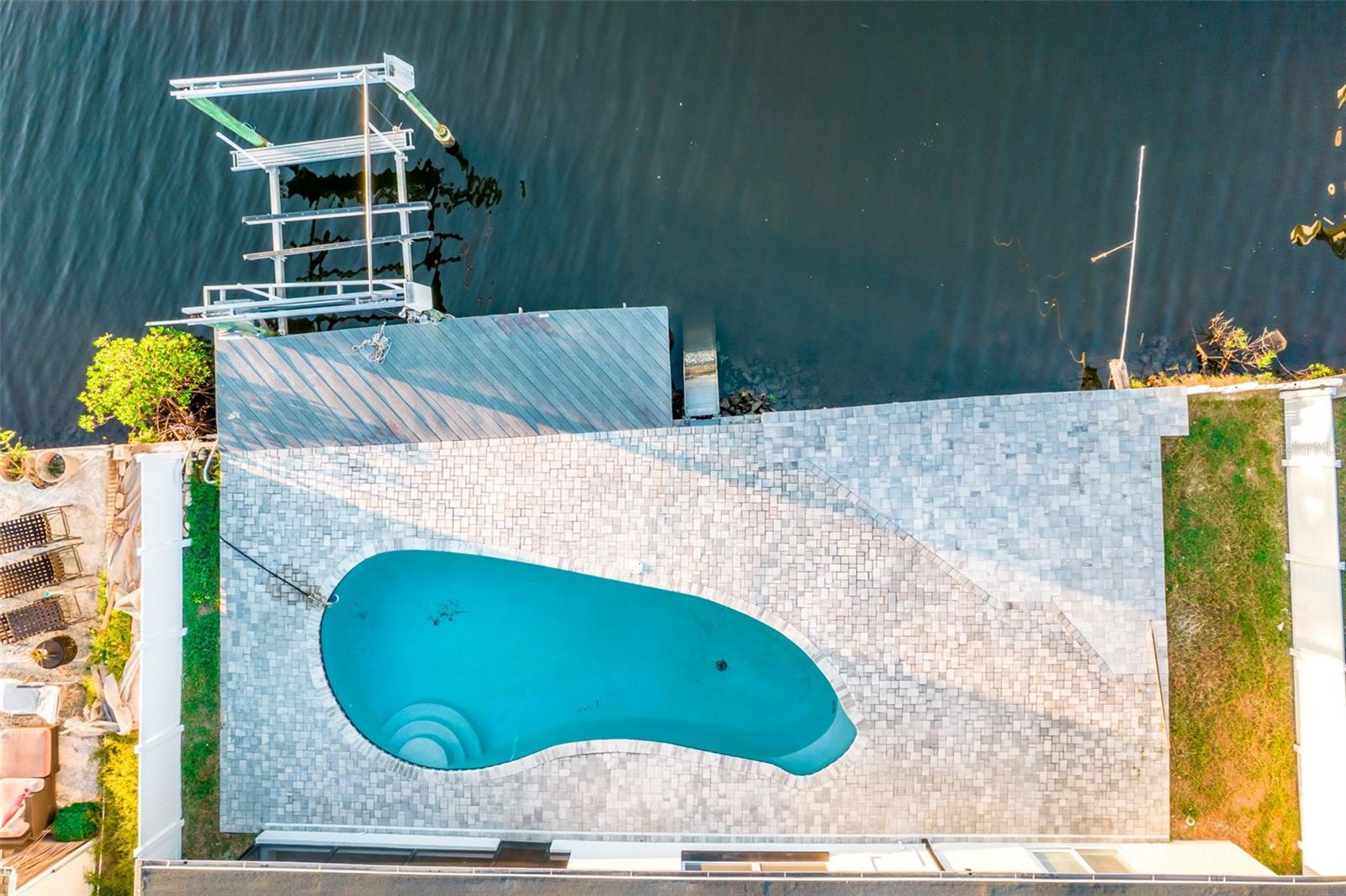 Image 15 of 53 For 4900 Shoreview Court