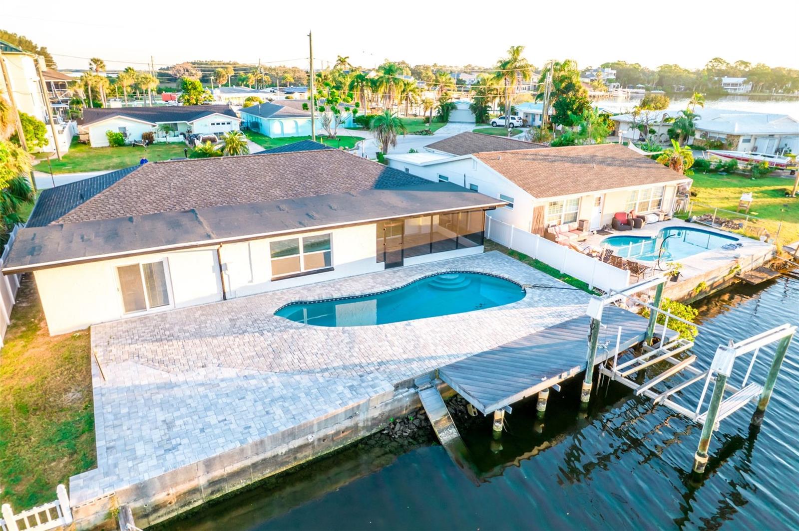 Image 16 of 53 For 4900 Shoreview Court