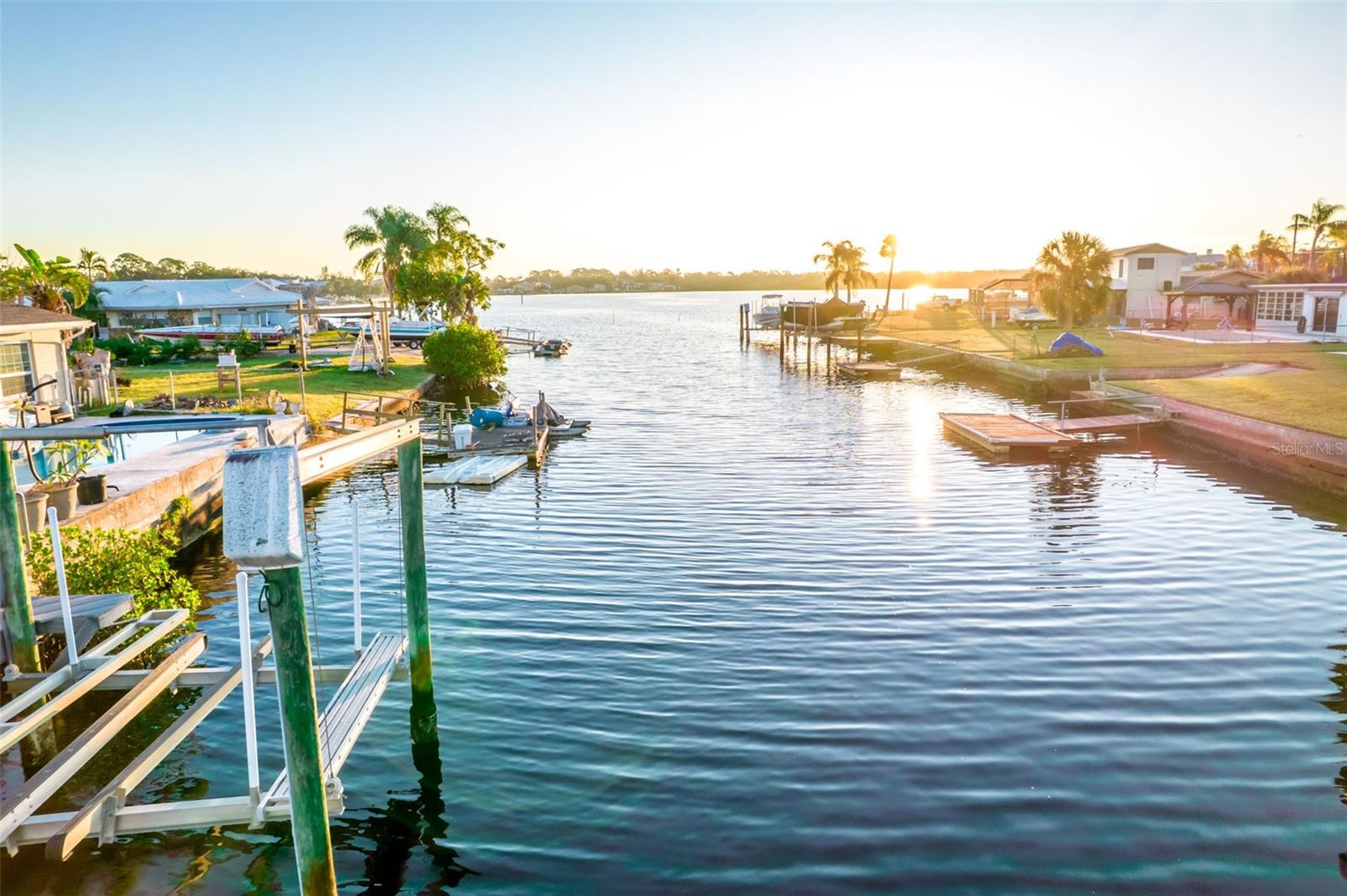 Image 17 of 53 For 4900 Shoreview Court