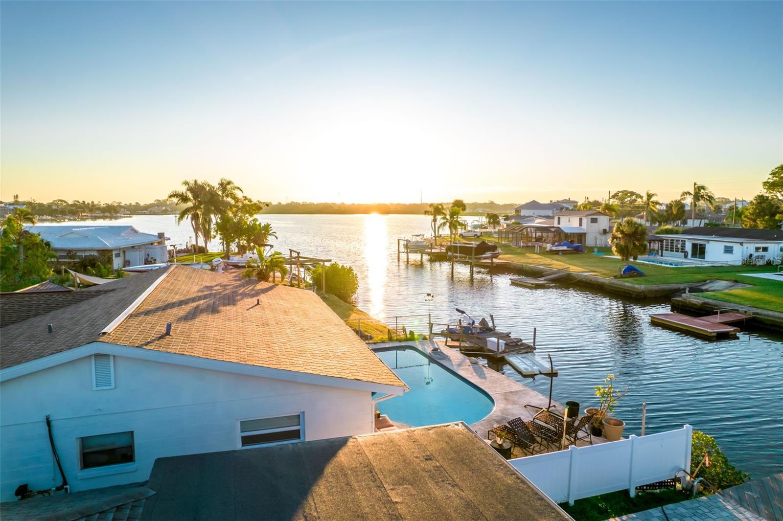 Image 18 of 53 For 4900 Shoreview Court