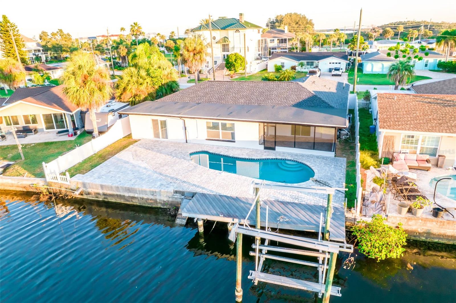 Image 19 of 53 For 4900 Shoreview Court