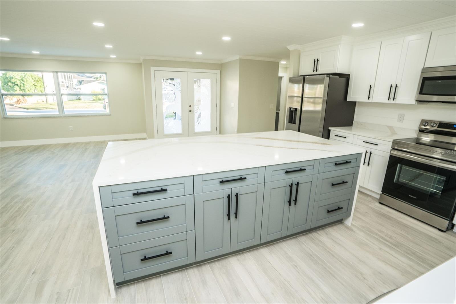 Image 21 of 53 For 4900 Shoreview Court