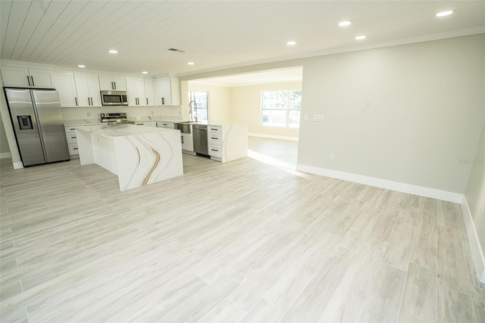 Image 28 of 53 For 4900 Shoreview Court