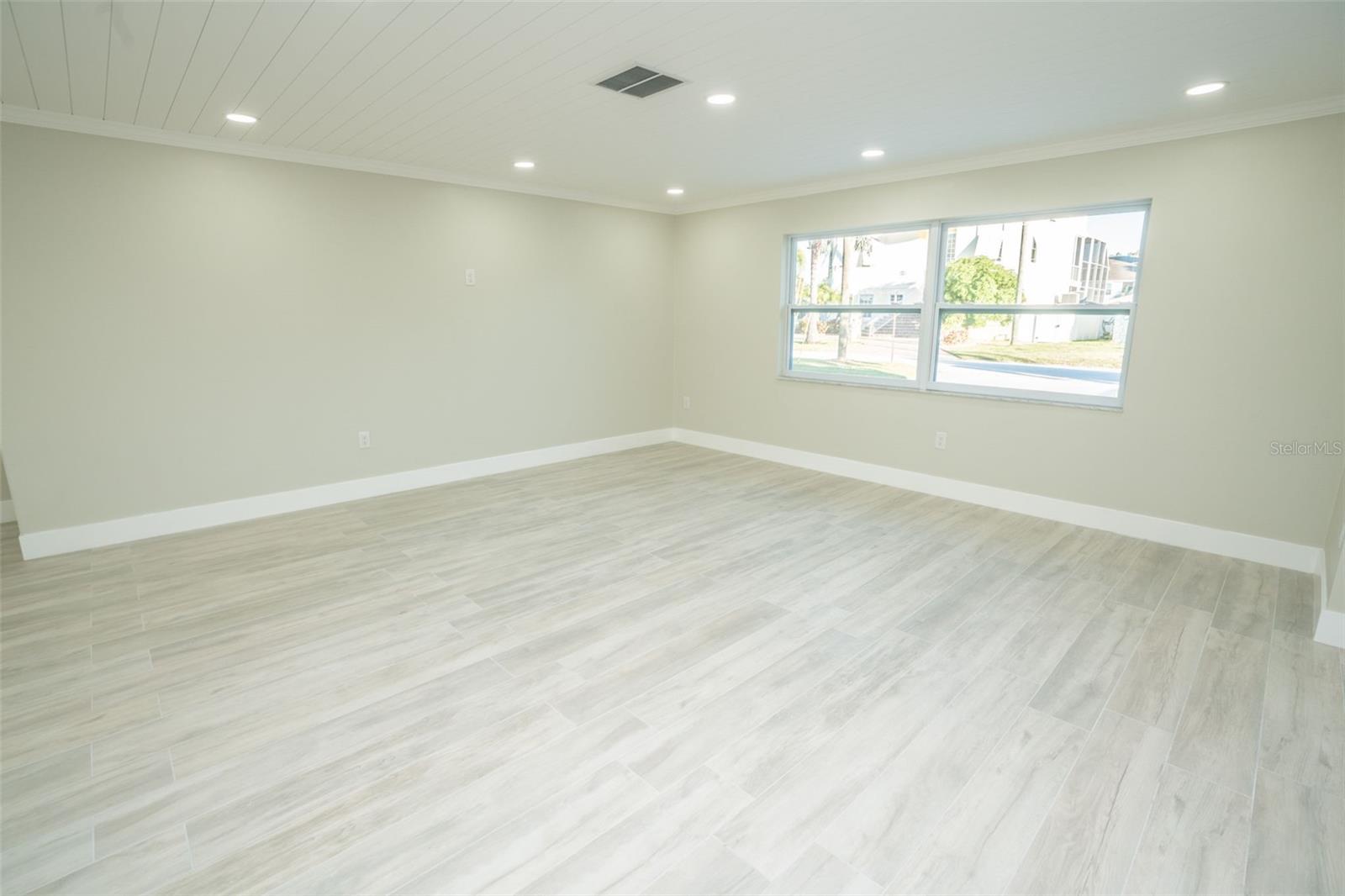 Image 29 of 53 For 4900 Shoreview Court