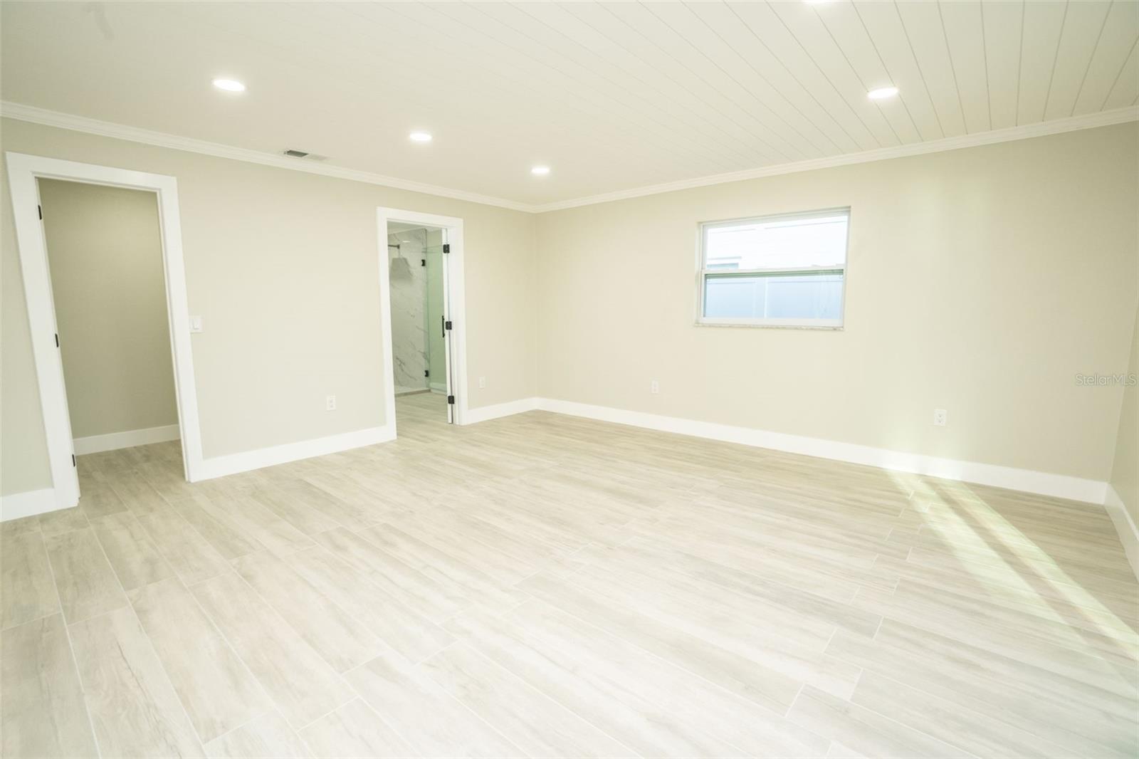 Image 38 of 53 For 4900 Shoreview Court