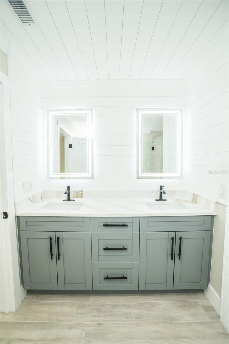 Image 39 of 53 For 4900 Shoreview Court