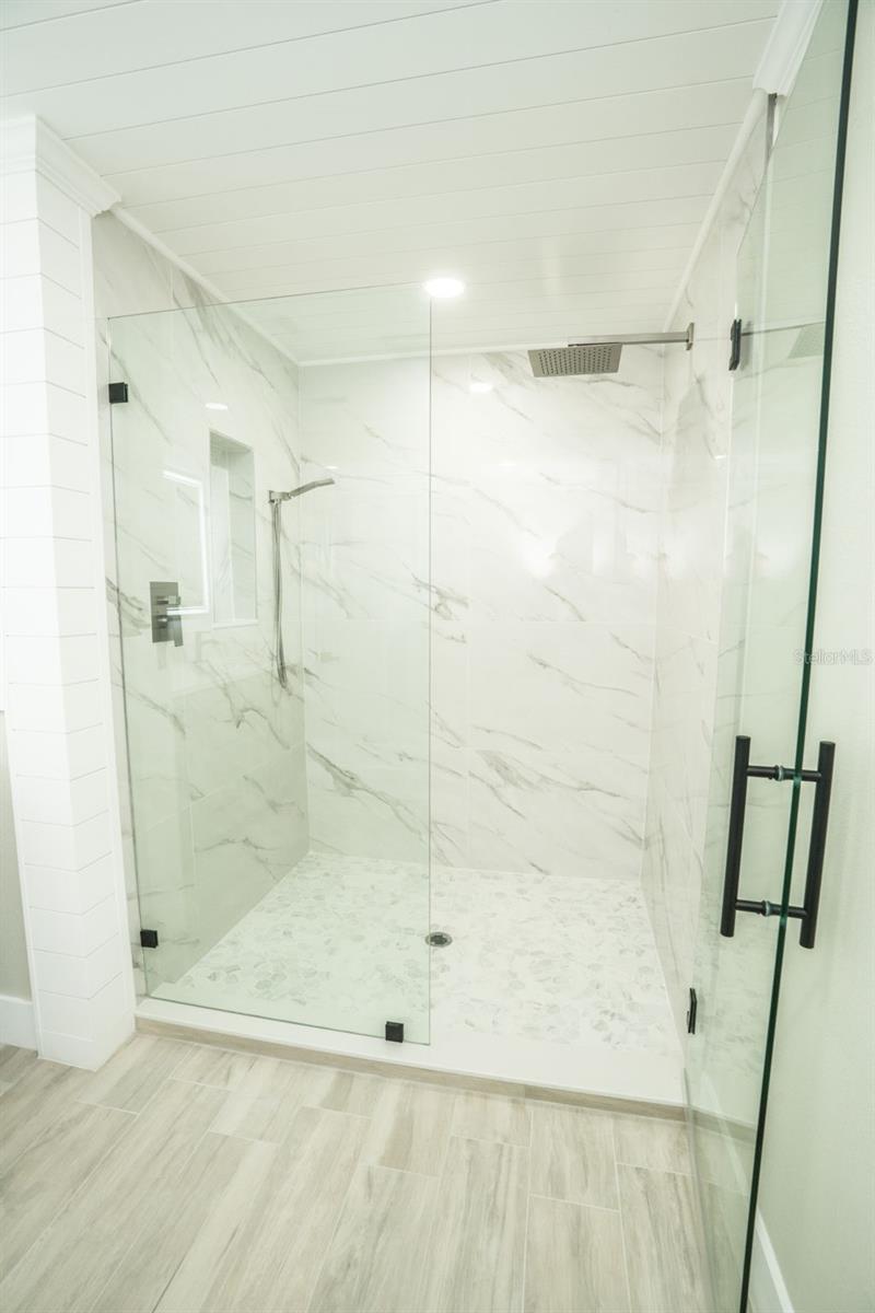 Image 41 of 53 For 4900 Shoreview Court