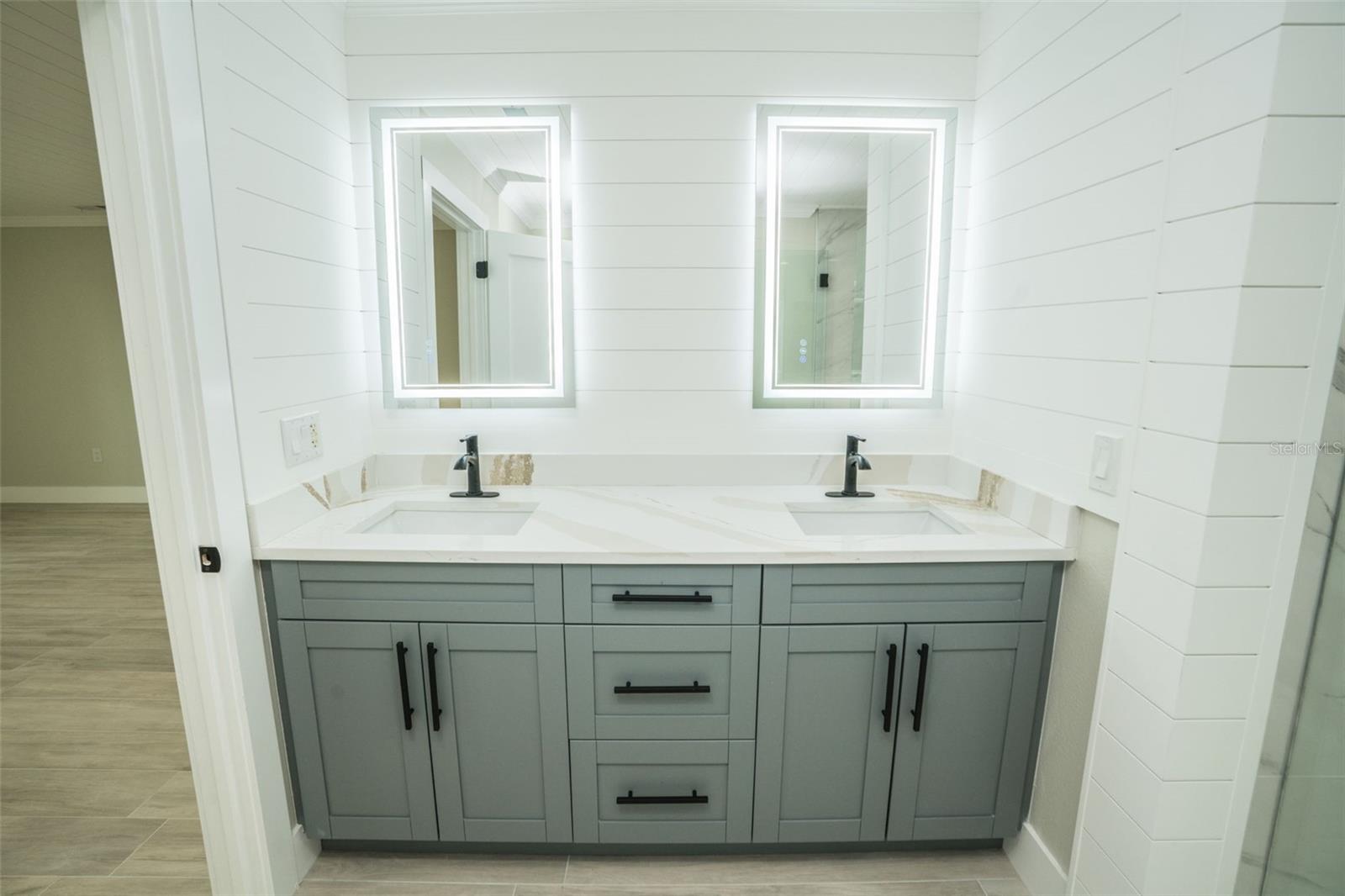 Image 42 of 53 For 4900 Shoreview Court