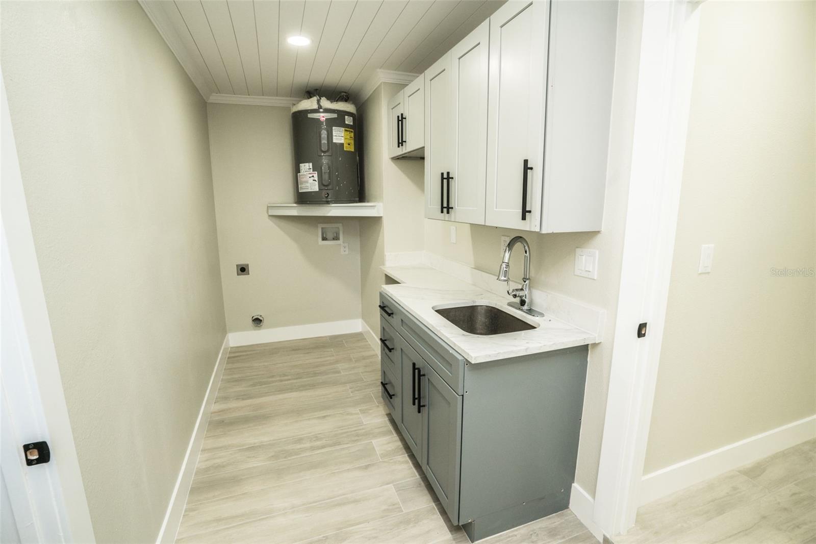 Image 43 of 53 For 4900 Shoreview Court