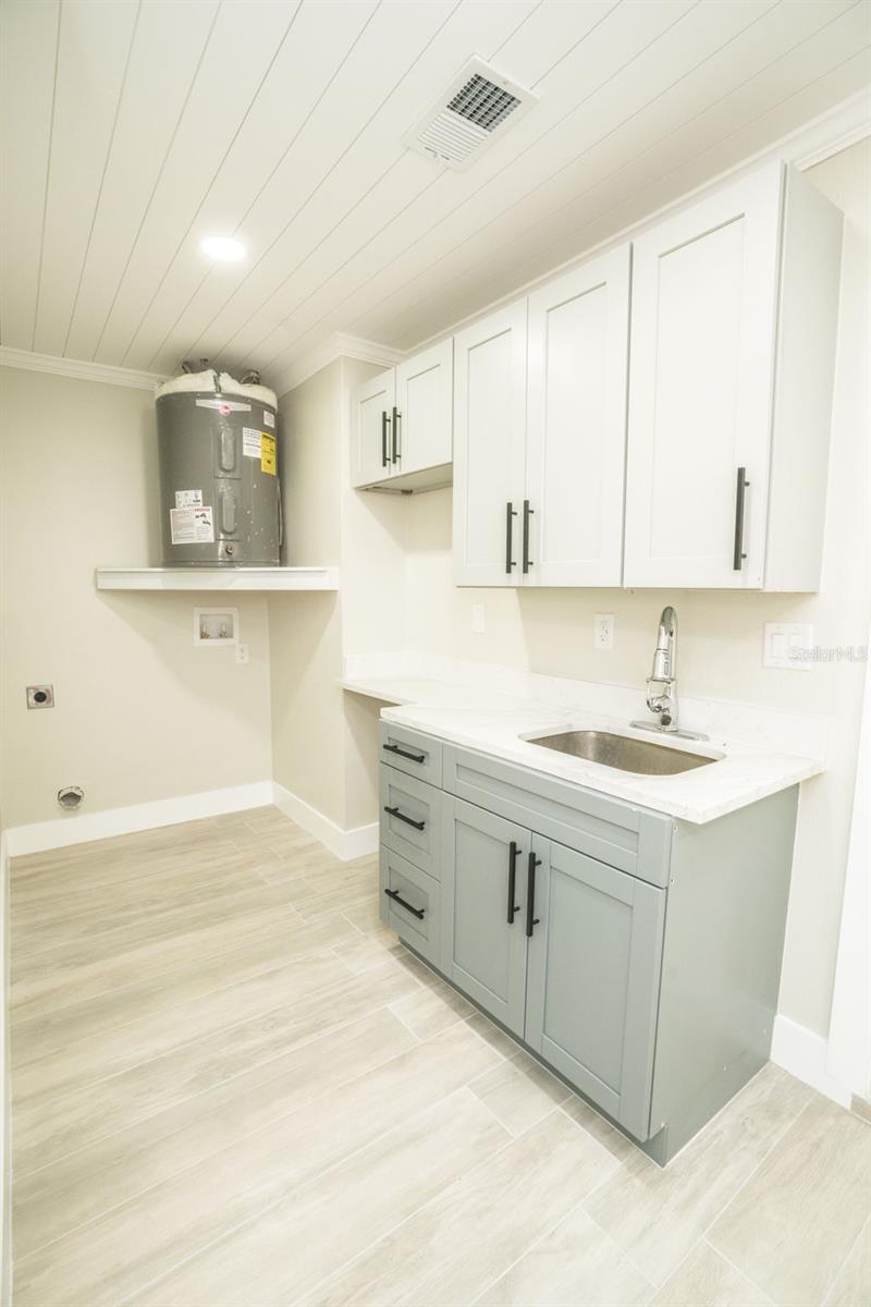 Image 45 of 53 For 4900 Shoreview Court