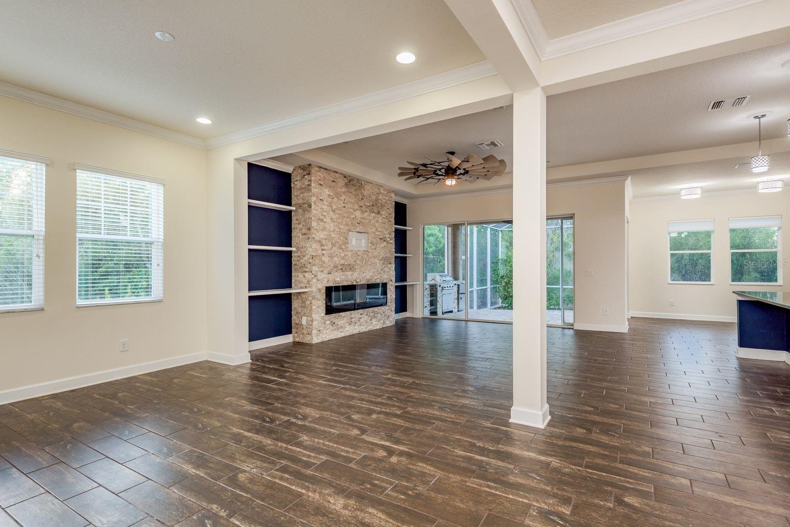 Image 4 of 43 For 5116 Coastal Scene Drive