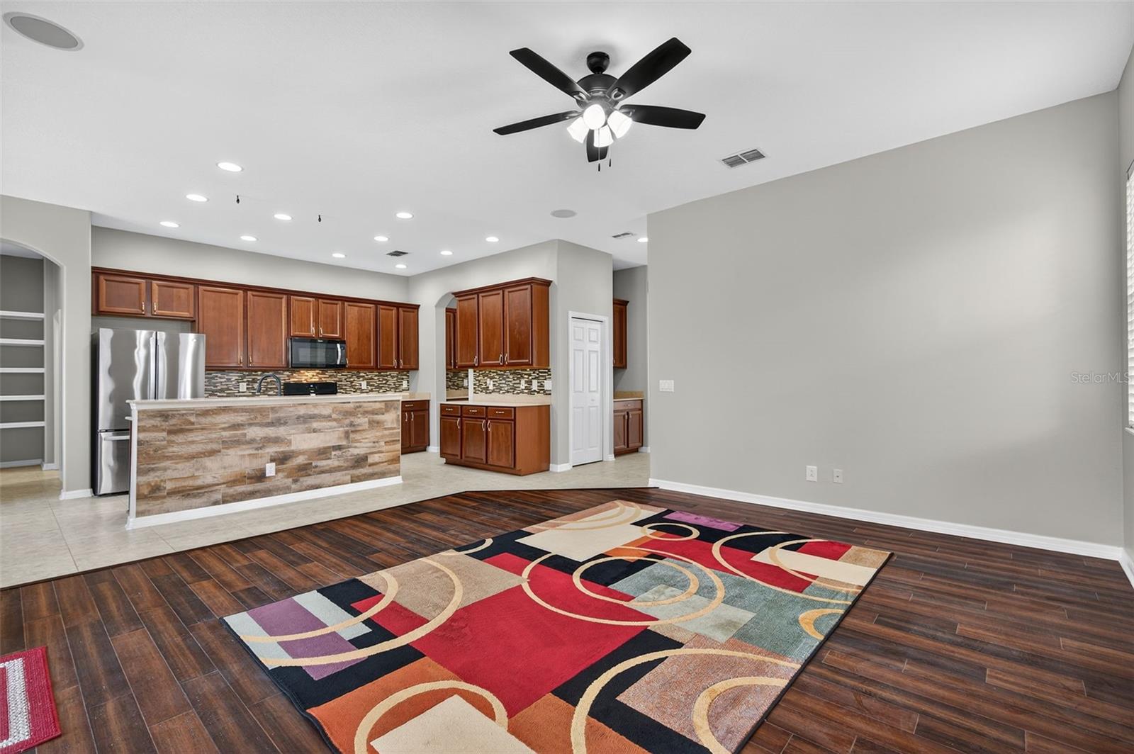 Image 24 of 100 For 8836 Handel Loop