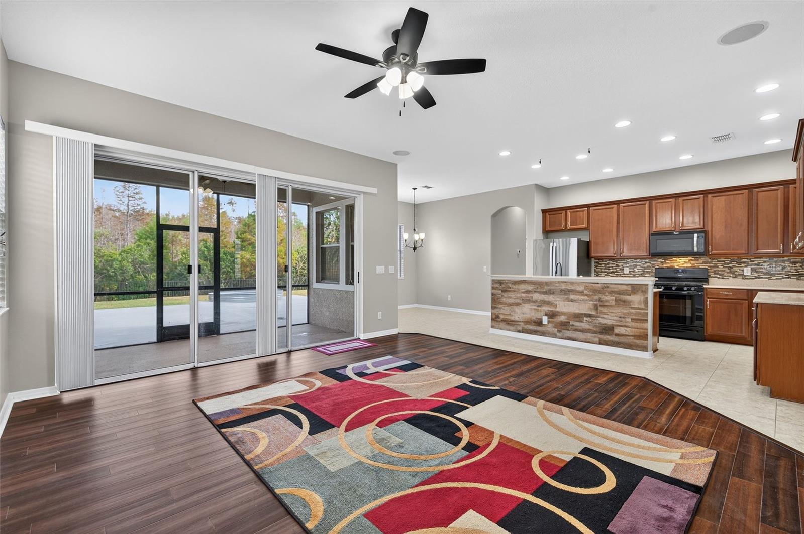 Image 25 of 100 For 8836 Handel Loop