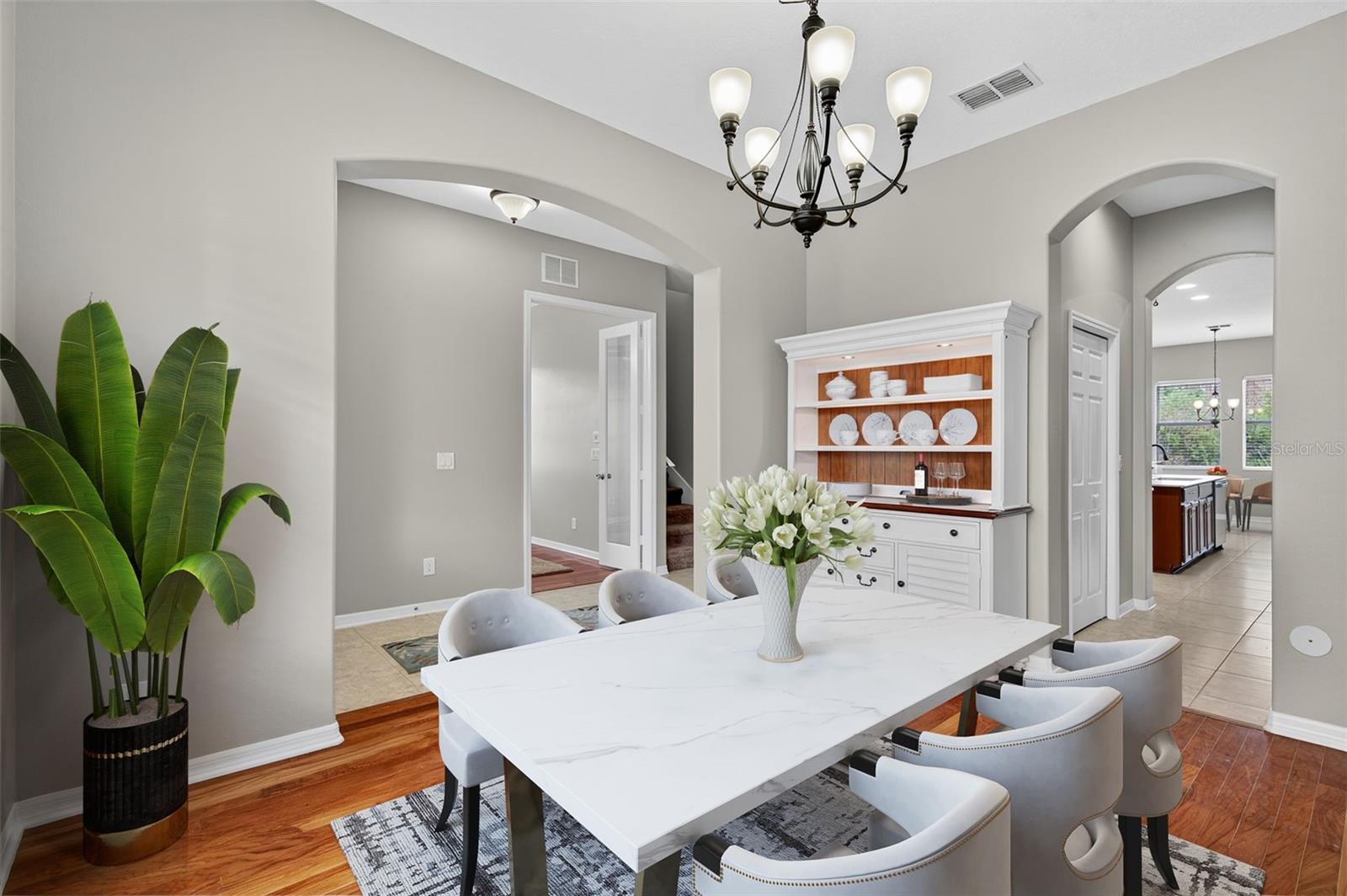 Image 3 of 100 For 8836 Handel Loop