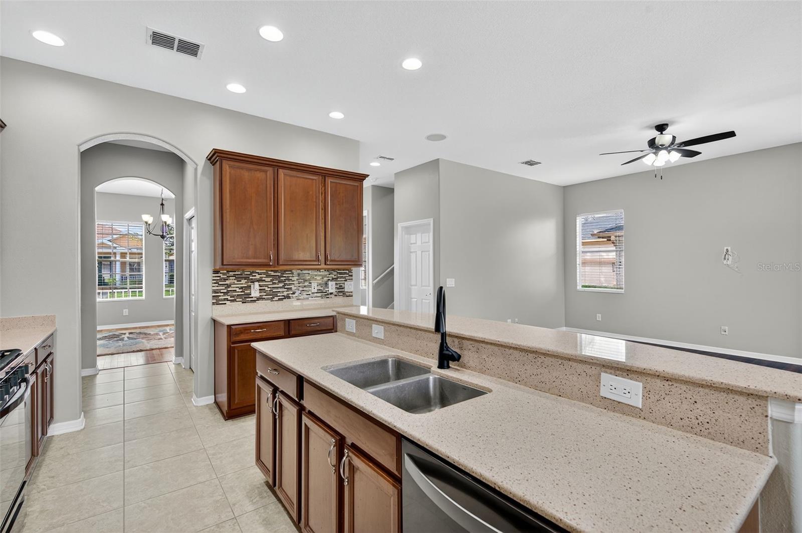 Image 32 of 100 For 8836 Handel Loop