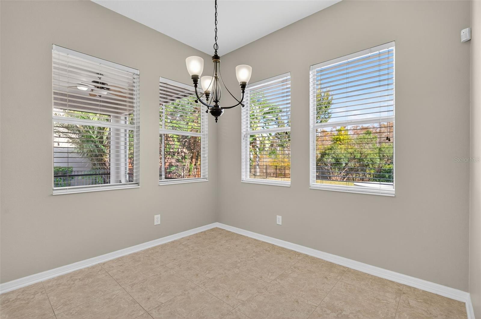 Image 37 of 100 For 8836 Handel Loop