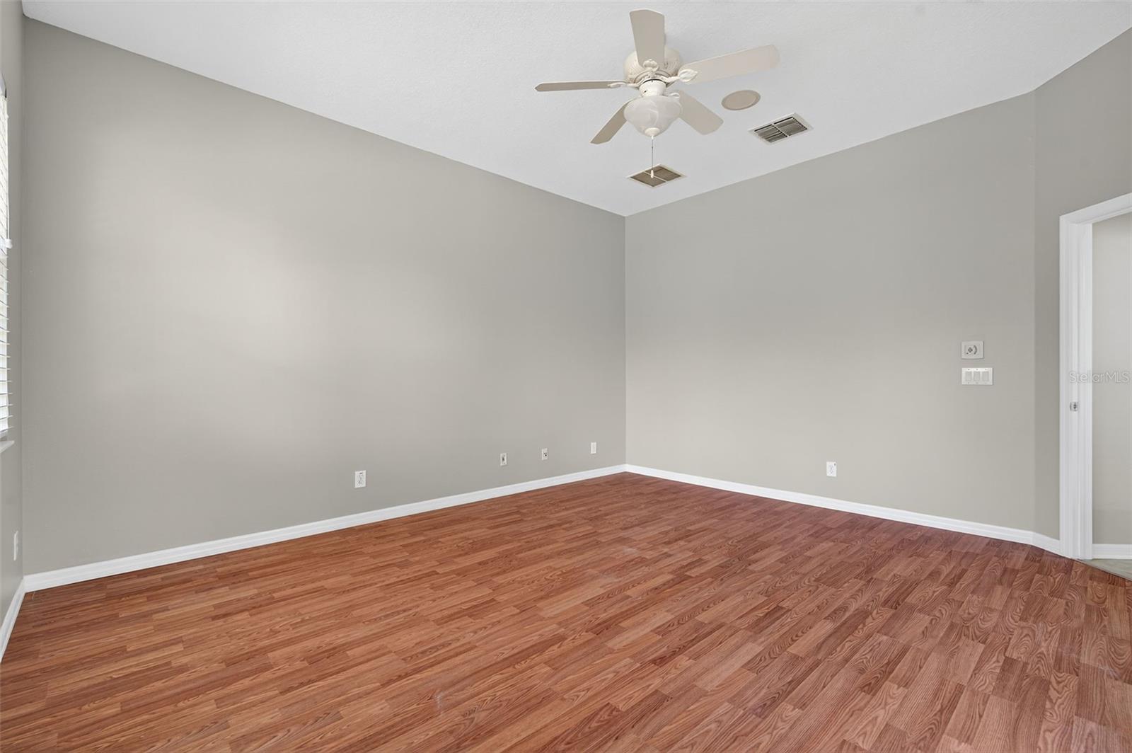 Image 43 of 100 For 8836 Handel Loop