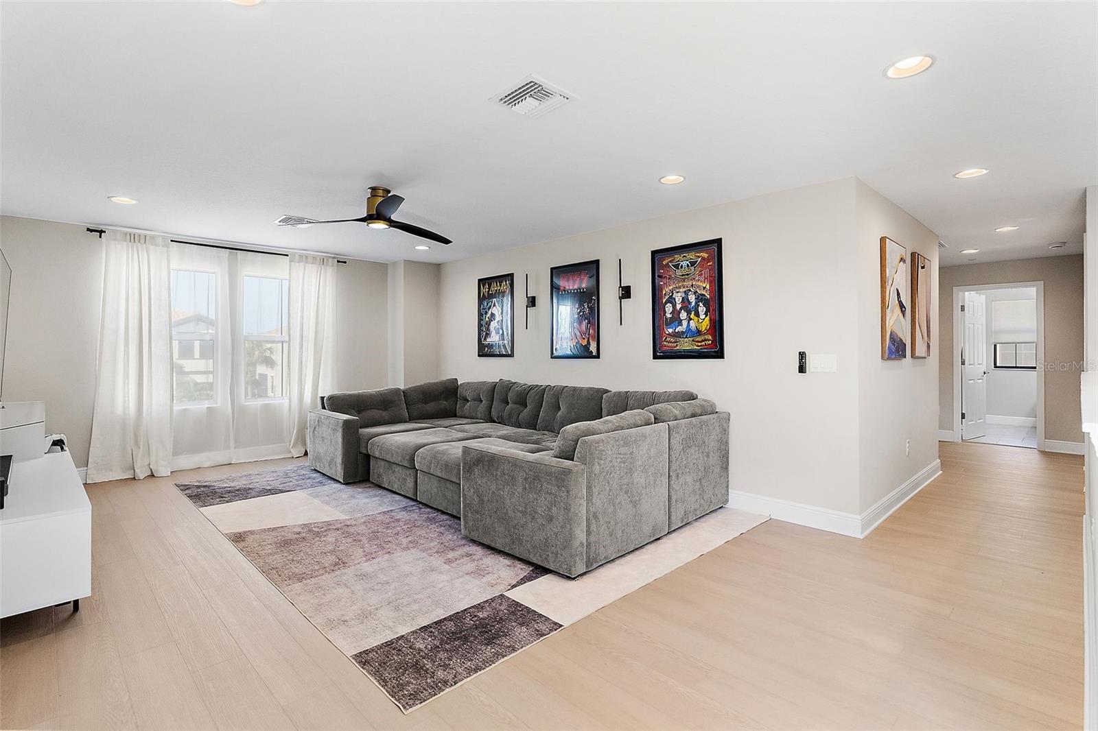 Image 17 of 47 For 8310 Carrhill Place