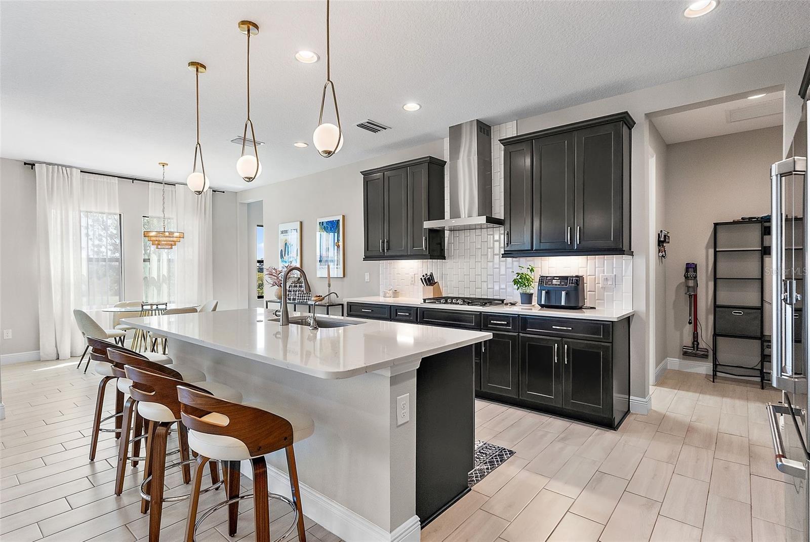 Image 4 of 47 For 8310 Carrhill Place